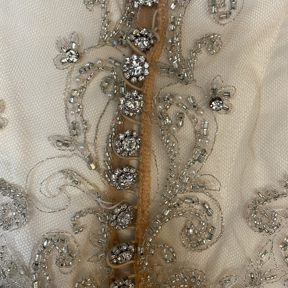 New essence of Australia beaded top with tiny buttons up entire back bridal gown - Picture 6 of 13